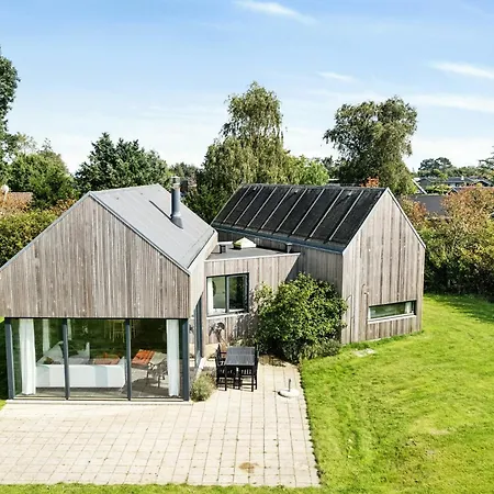 Architect-designed House By The Coast Holiday home *